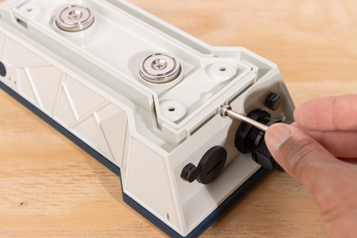 Mount plate bolt removal